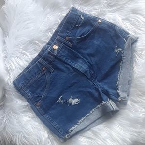 Wrangler cut off jeans shorts sz 29 distressed F03
